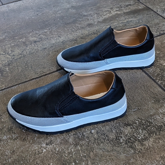 CHI Faux Leather Slip On Chunky Sole Shoes Size 35 Black - Picture 8 of 12